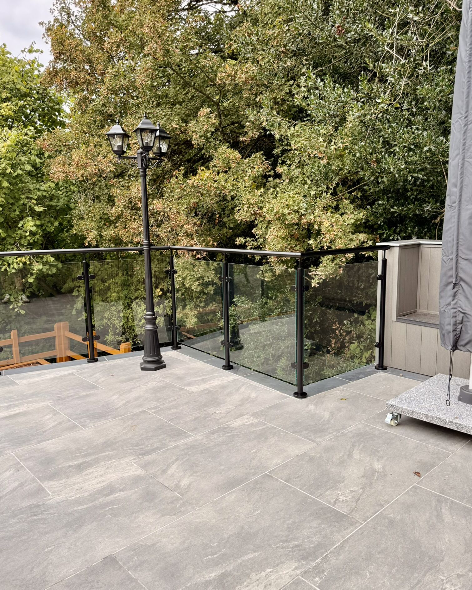Pro-railing Timeless Black Balustrade and Hand rail FH Brundle