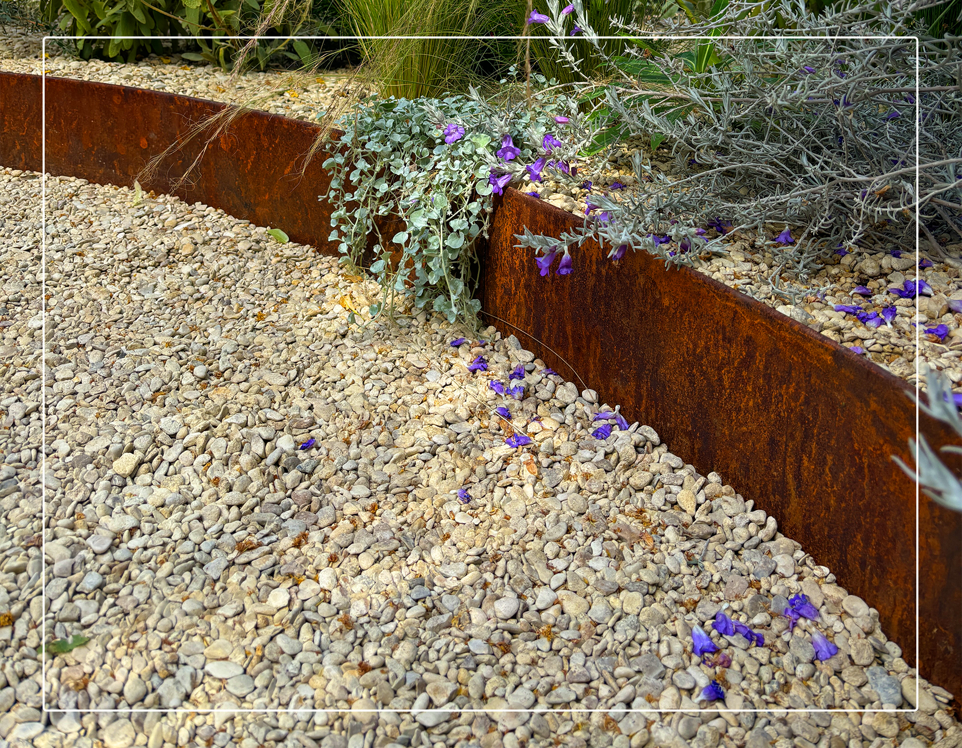 Intro Image straightcurve garden edging fh brundle weathering steel
