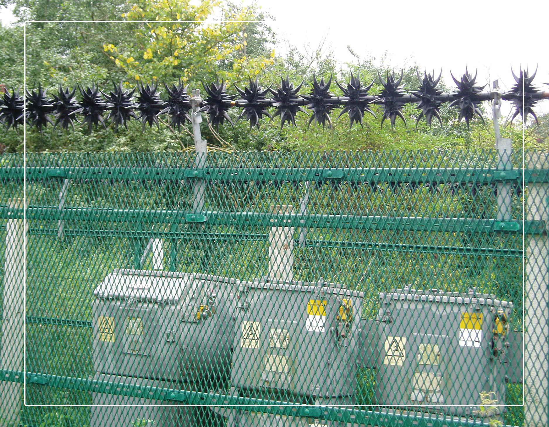 Intro Image fh brundle fence top security rotating fence tops raptor