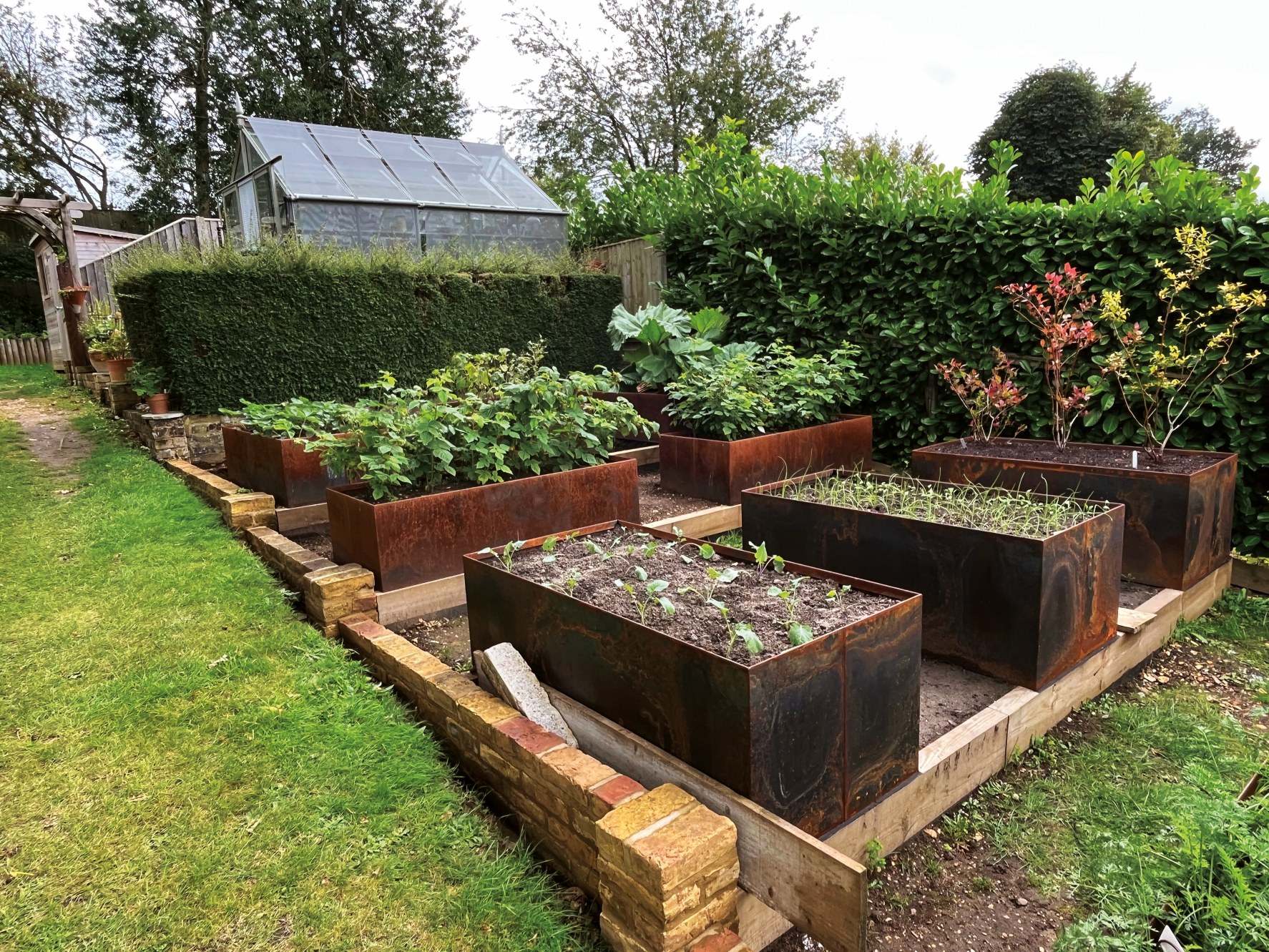 Straightcurve steel planter box fh brundle